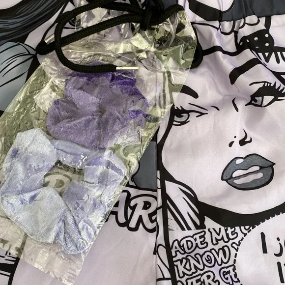 SHEIN parachute pants & FREE scrunchies - Picture 6 of 6